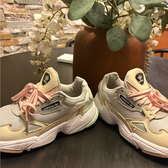 Adidas women’s falcon shoes size 6 - Picture 7 of 7